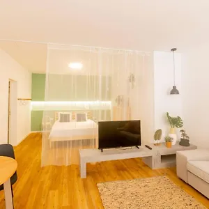 - Apartamento